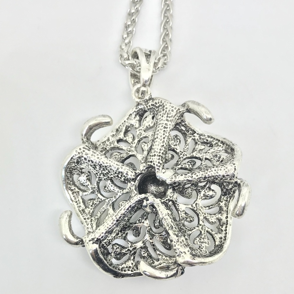 FLOWER NECKLACE ✨✨✨ - Picture 4 of 5
